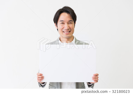 Middle men with whiteboard 32180023