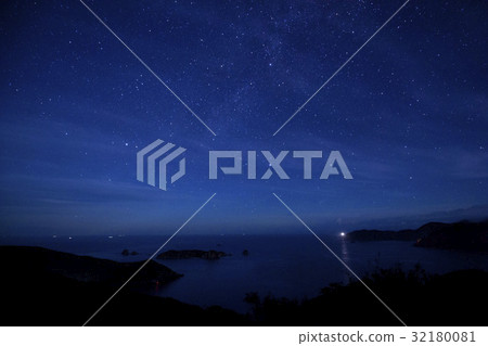Starry sky of Amami Oshima · Kinkiru Island Starry sky of Amami Oshima · Kinkiru Island 32180081