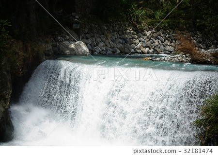 瀑布 32181474