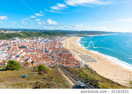 陽光明媚的納扎雷(葡萄牙)的風景 陽光明媚的納扎雷(葡萄牙)的風景 32181931