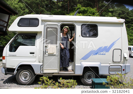 Kitchen car woman Okinawa cuisine 32182041