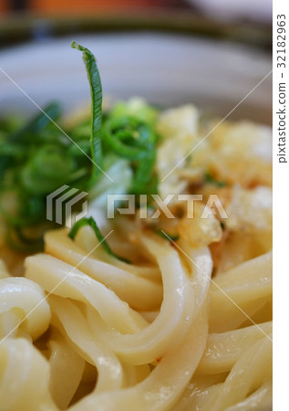 Sanuki Udon noodles Sanuki Udon noodles 32182963