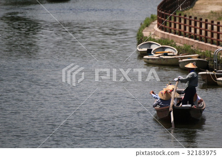 River descending landscape River descending landscape 32183975