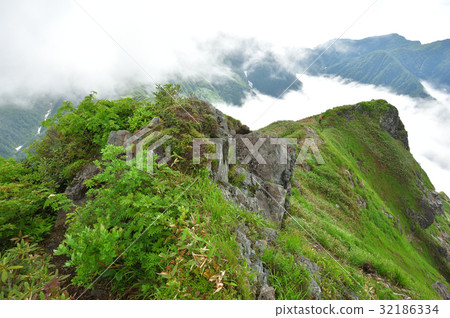 Cloudy Mt. Tanigawa Main ridgeline and climber Cloudy Mt. Tanigawa Main ridgeline and climber 32186334