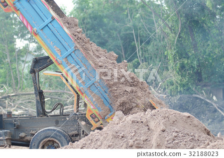 Dump truck to soil to improve the soil. For constr Dump truck to soil to improve the soil. For constr 32188023