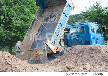 Dump truck to soil to improve the soil. For constr Dump truck to soil to improve the soil. For constr 32188076