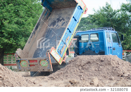 Dump truck to soil to improve the soil. For constr Dump truck to soil to improve the soil. For constr 32188078