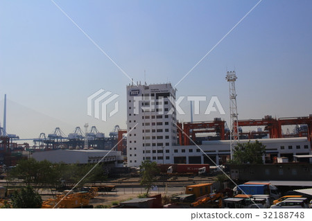 Containers in Hong Kong Kwai Chung Containers in Hong Kong Kwai Chung 32188748