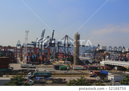 Containers in Hong Kong Kwai Chung Containers in Hong Kong Kwai Chung 32188750
