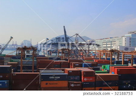 Containers in Hong Kong Kwai Chung Containers in Hong Kong Kwai Chung 32188753