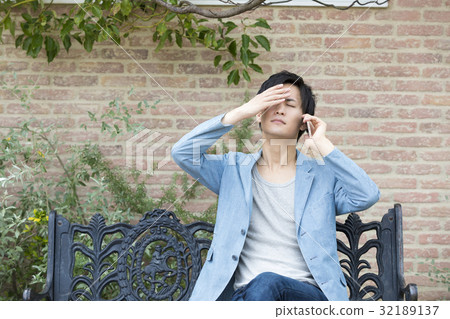 male, man, telephone call 32189137