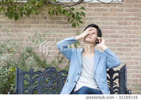 male, man, telephone call 32189138