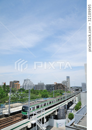 Tokyo Metro Chiyoda Line 16000 series train 32189995