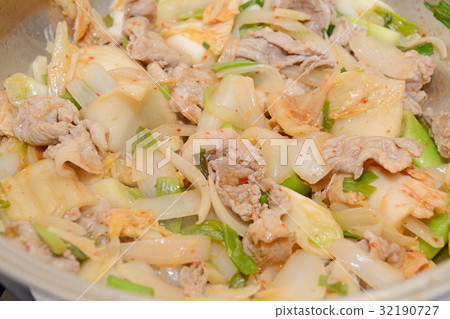 Stir-fried delicious Kimchi meat vegetable Stir-fried delicious Kimchi meat vegetable 32190727