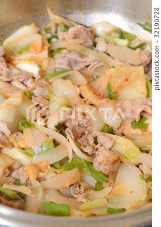 炒美味的泡菜肉類蔬菜 炒美味的泡菜肉類蔬菜 32190728