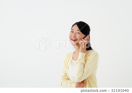 一個女人在電話上 32191040