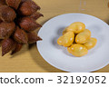 Close up of salak 32192052