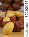 Salacca zalacca 32192057