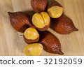 Salacca zalacca 32192059