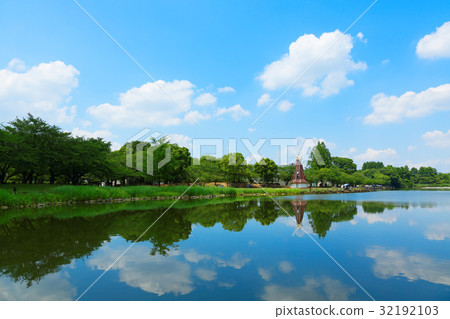 Windmill and blue sky of Ukima Park Windmill and blue sky of Ukima Park 32192103