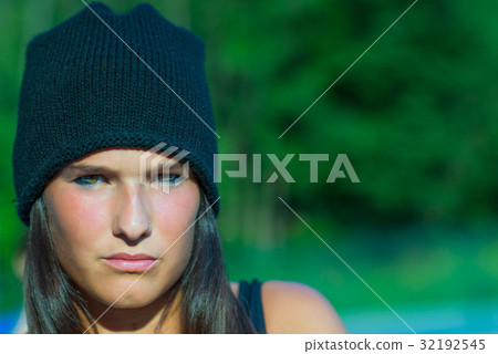 Young brunette girl with woolen cap Young brunette girl with woolen cap 32192545
