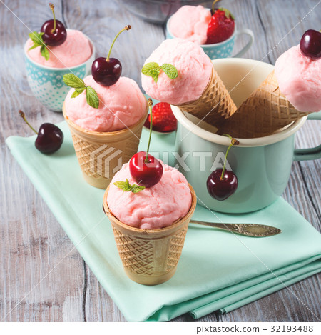 Home made strawberry ice cream served. Square 32193488