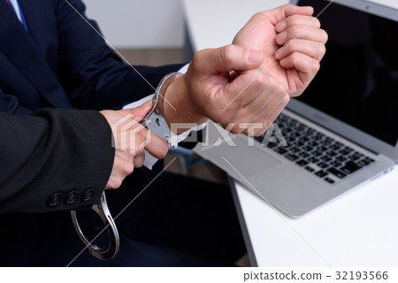 互聯網犯罪逮捕圖像的圖像 互聯網犯罪逮捕圖像的圖像 32193566