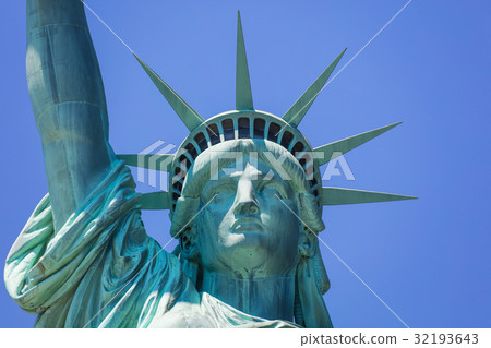 the statue of Liberty  32193643