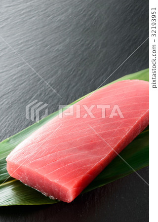 Tuna strip 32193951
