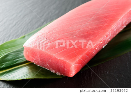 Tuna strip 32193952