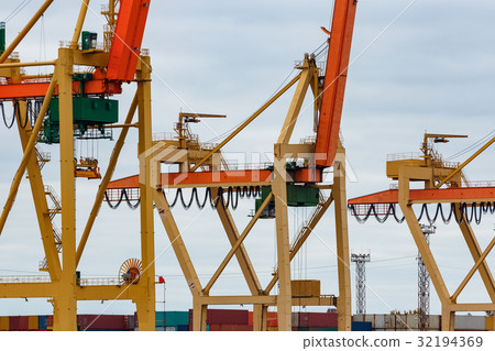 Yellow cargo cranes 32194369