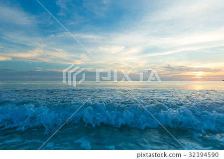 Colorful Sunset In The Beach 32194590