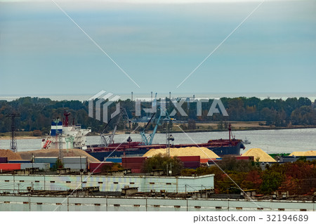 Cargo ship loading Cargo ship loading 32194689