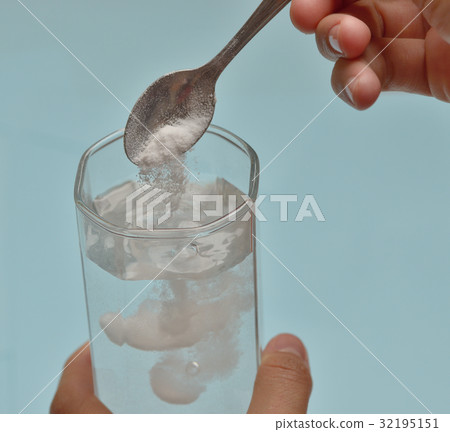 Sodium bicarbonate in a glass Sodium bicarbonate in a glass 32195151