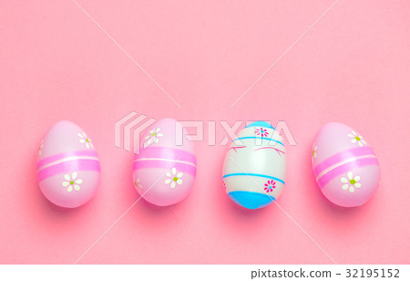 Colorful Easter eggs isolated in pink background Colorful Easter eggs isolated in pink background 32195152