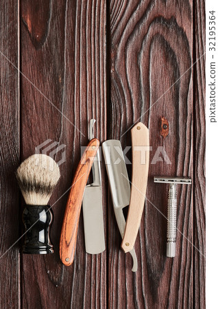 Vintage barber shop tools on wooden background Vintage barber shop tools on wooden background 32195364