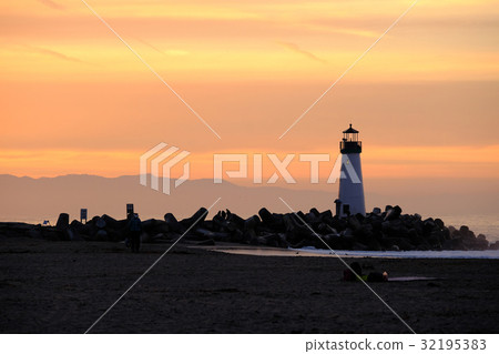 Santa Cruz Breakwater Light at sunrise 32195383