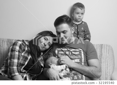 new born baby with parents new born baby with parents 32195540