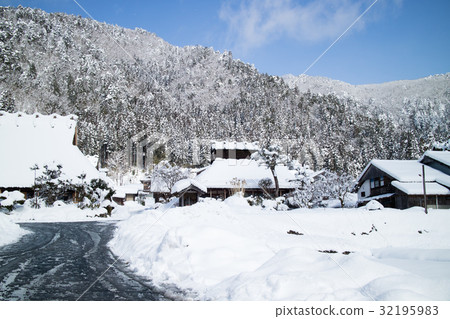Made in Nantan City, Kyoto Prefecture Miyama Town Shot taken in the winter scenery of the village of Kayabuki Made in Nantan City, Kyoto Prefecture Miyama Town Shot taken in the winter scenery of the village of Kayabuki 32195983