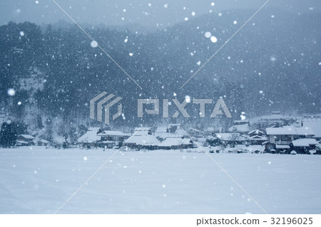 Made in Nantan City, Kyoto Prefecture Miyama Town Shot taken in the winter scenery of the village of Kayabuki 32196025