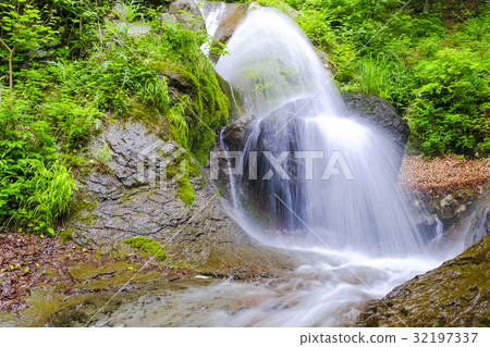 Maiden's Waterfall 3 32197337