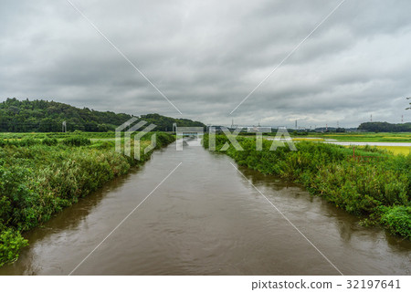 Scenery of the Kashima River in autumn 32197641