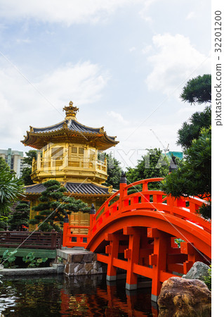 Hong Kong's Nan Ren Garden pond Hong Kong's Nan Ren Garden pond 32201200