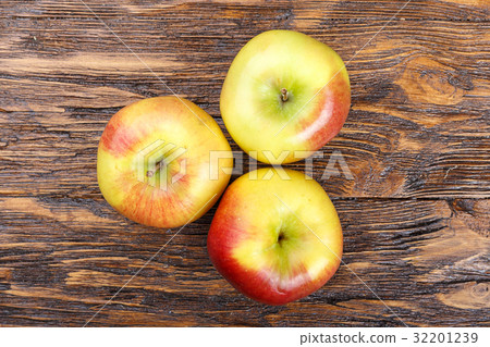ripe apples on a wooden table 32201239