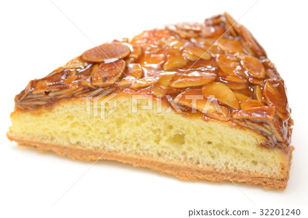 Delicious almond cake 32201240