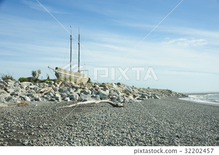 new zealand, shipwreck, west coast 32202457