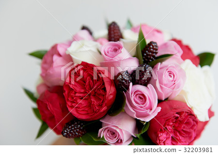 Wedding Bridal bouquet in red, pink, white.Wedding Wedding Bridal bouquet in red, pink, white.Wedding 32203981