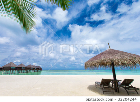 Maldives island with beach Maldives island with beach 32204244