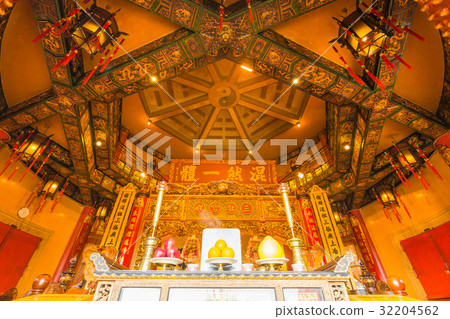 Yuen Yuen Institute in Hong Kong 32204562