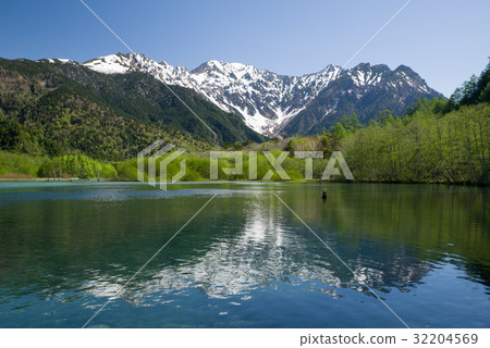 Kamikochi Taisho pond and Hodaka mountains (fresh green) Kamikochi Taisho pond and Hodaka mountains (fresh green) 32204569